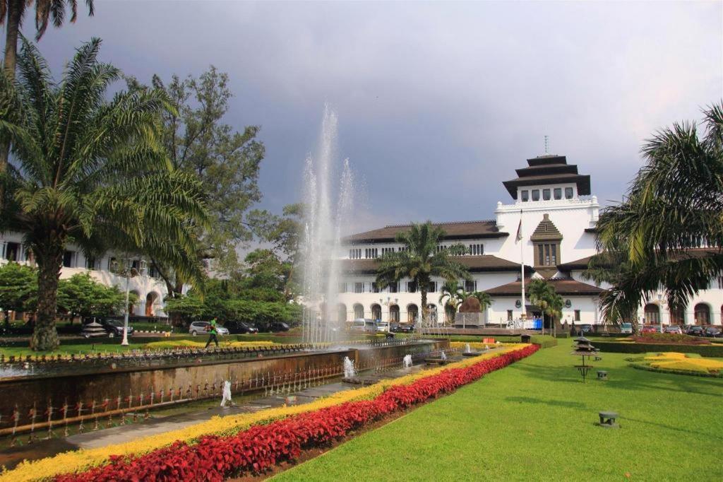 Dpalma Hotel Bandung Exterior photo